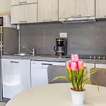 Mobile Luxury Premium-1 By Interhome Vikendica Pula